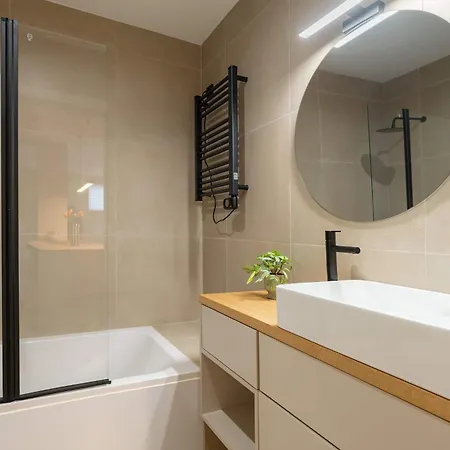 Modern Open Plan Elegance By Hostwise * Matosinhos (Porto)