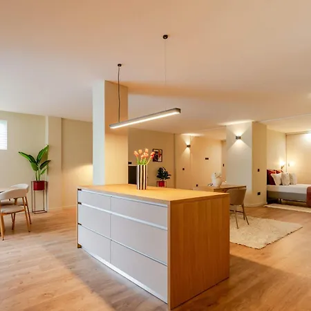 Modern Open Plan Elegance By Hostwise Apartamento *