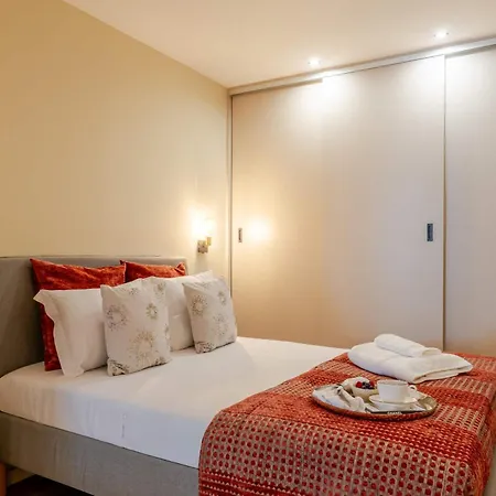 Modern Open Plan Elegance By Hostwise Matosinhos (Porto)