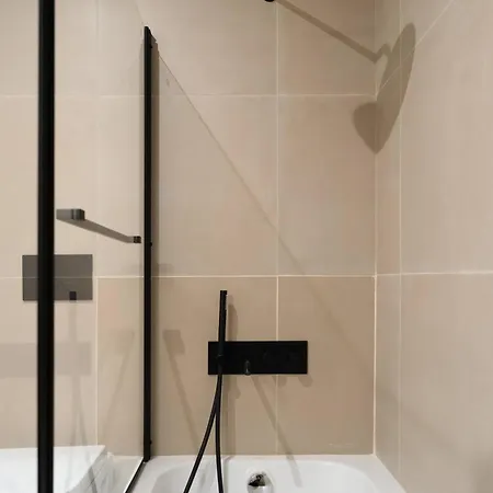 Apartament Modern Open Plan Elegance By Hostwise *