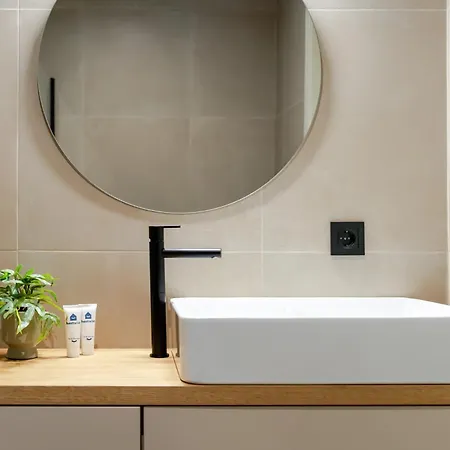 Apartament Modern Open Plan Elegance By Hostwise *