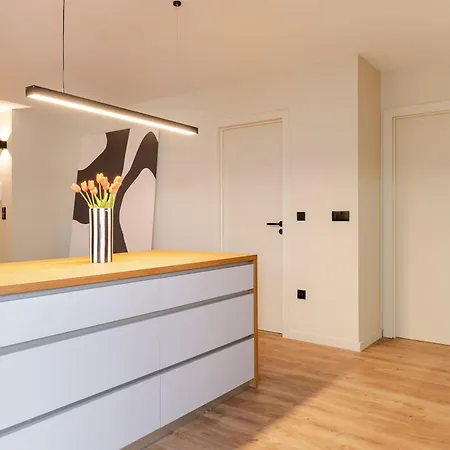 Modern Open Plan Elegance By Hostwise Apartament