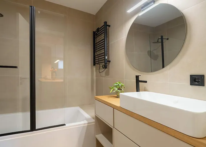 Modern Open Plan Elegance By Hostwise * Matosinhos (Porto)