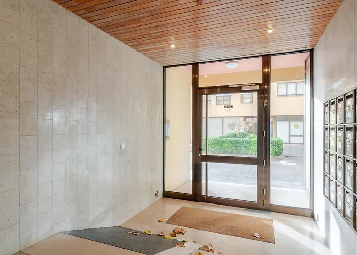 Modern Open Plan Elegance By Hostwise