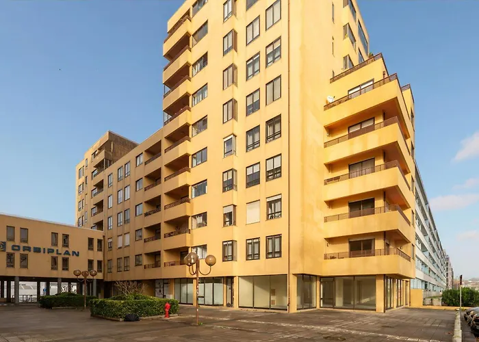 Modern Open Plan Elegance By Hostwise Lejlighed *